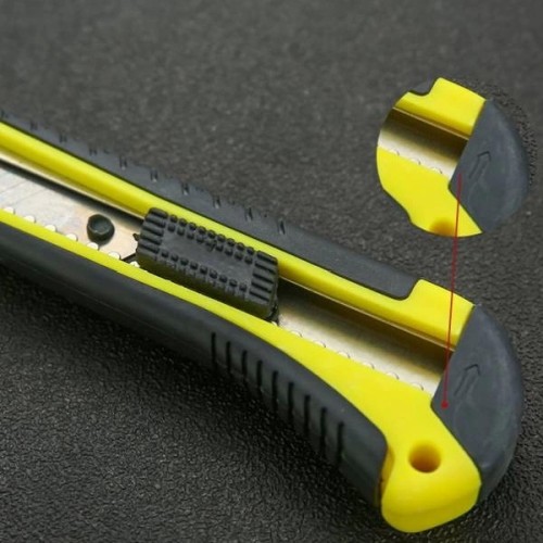 Universal knife with retractable blade 18mm - black and yellow - paper wallpaper knife Universal knife with retractable blade 18mm - black and yellow - paper wallpaper knife